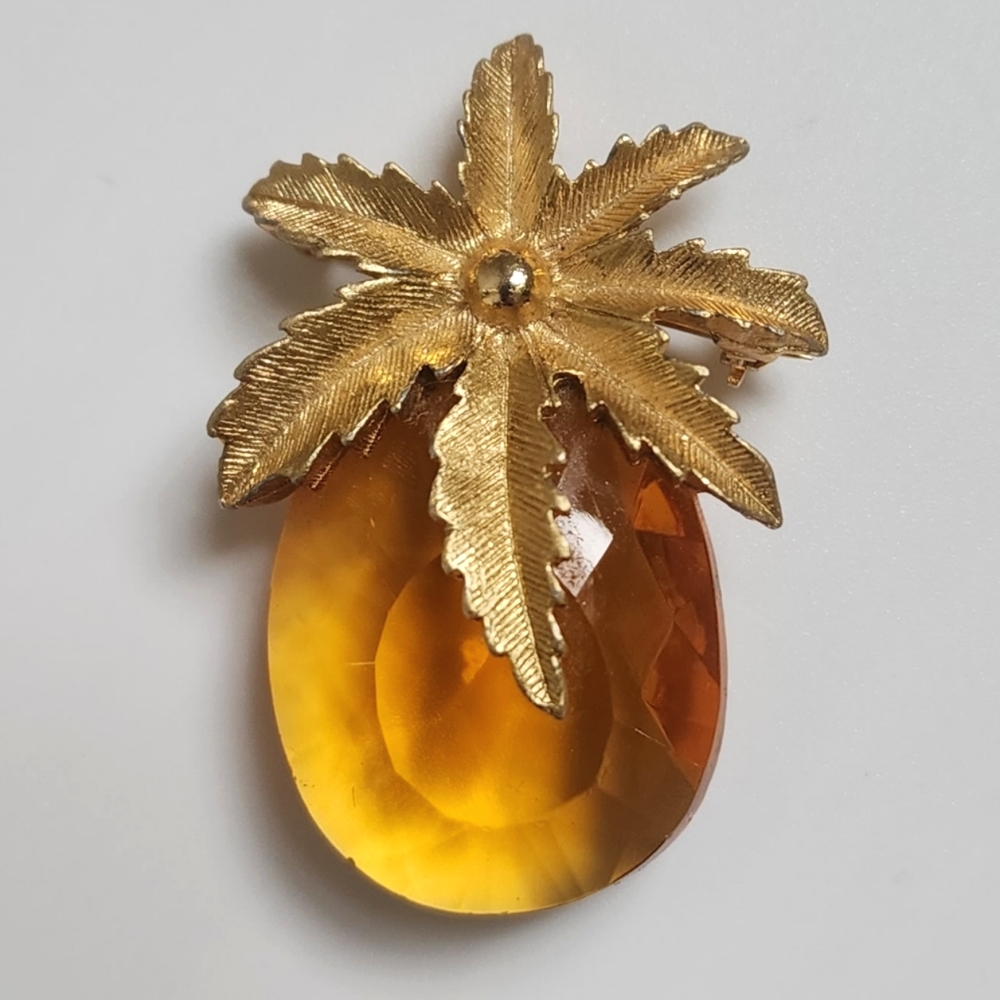 60s Vintage Sarah Coventry Autumn Haze pineapple brooch Amber Crystal Gold Tone